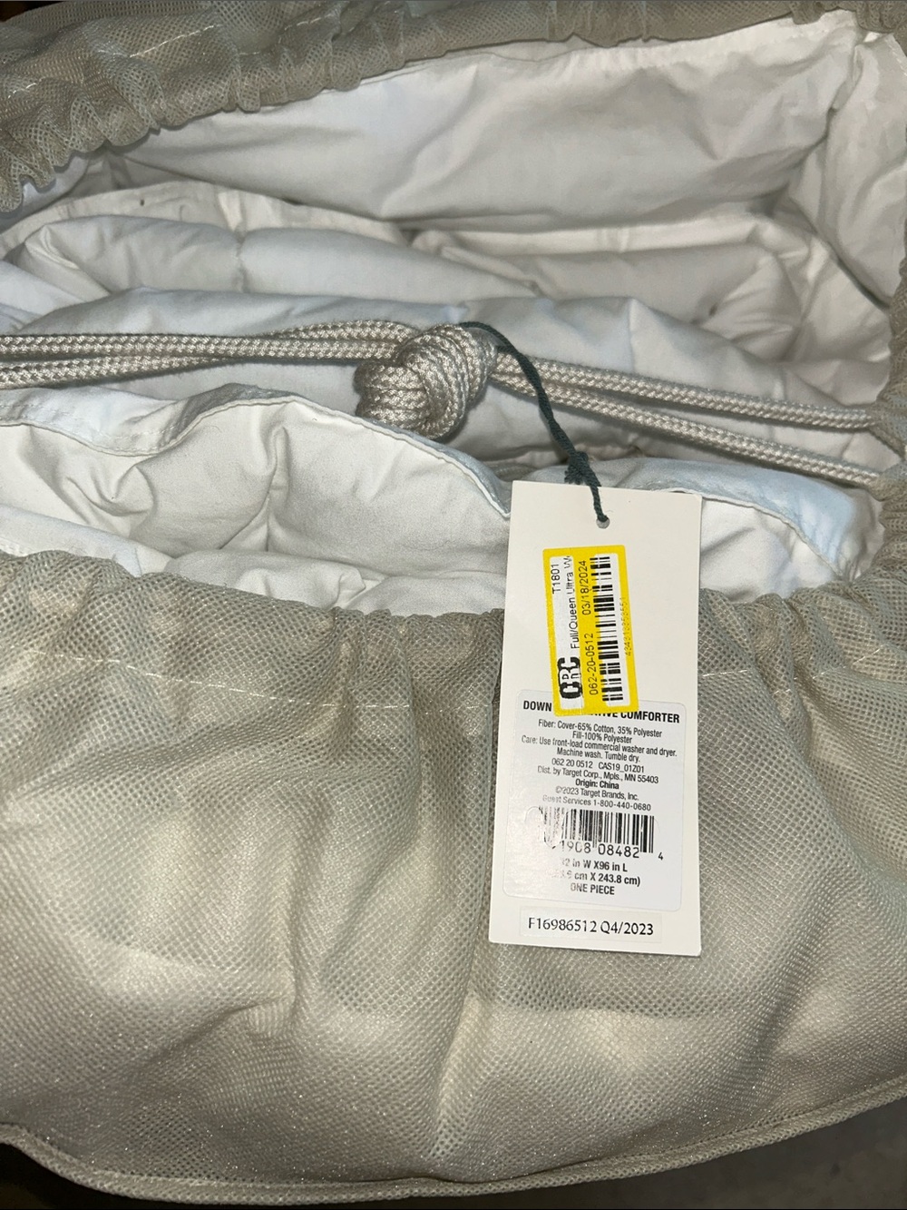 Casaluna F/Q Ultra Weight Premium Down Alternative Comforter - Picture 3 of 15